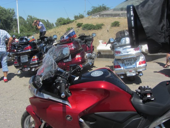  Фестиваль проходит под эгидой  «Goldwingclubа России» — «Золотые крылья»
