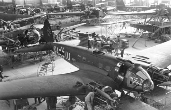 Produktion von Flugzeug Heinkel He 111 P-4/ Игорь Бондаренко