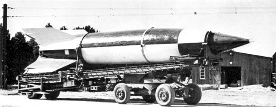 V-2_Rocket_On_Meillerwagen.Немецкая баллистическая ракета ФАУ-2 на транспортной тележке. 1944 год.