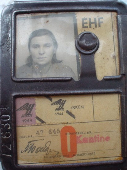 Лагерный аусвайс Ксени Бондаренко, 1944	