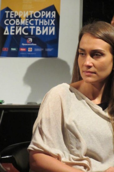 Маша Сигутина - дочь художника Александра Сигутина и куратор фестиваля 