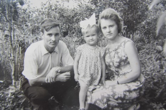 Anatoly, his daughter Galina Pilipenko (that is, me) and Valentina Pilipenko дочь Галина Пилипенко (то есть я) и Валентина Пилипенко