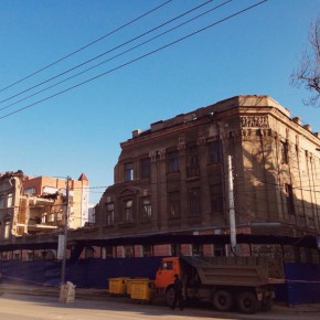 Сюжет про то как в Ростове сломали шедевр Сюжет про то как в Ростове сломали шедевр