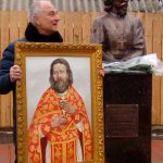 В Ростове установили памятник священнику