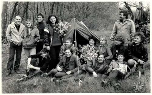 В Соловьиной роще. Искусствовед Александр Токарев с друзьями. 1986 год