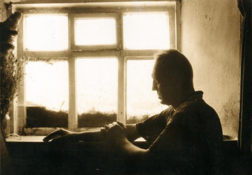 Леонид Стуканов в Таганроге на улице Фрунзе 26. Фото: Алексей Яковлев. 1994 год