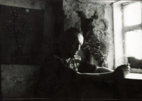 Леонид Стуканов в Таганроге на улице Фрунзе 26. Фото: Алексей Яковлев. 1994 год