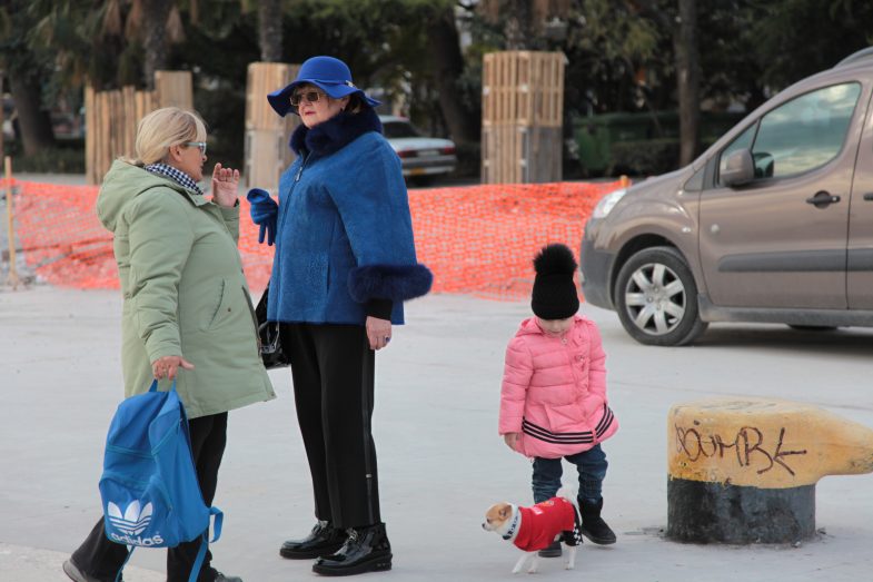 Дамы с собачкой. Ялта. Фото: Галина Пилипенко. Ladies with a dog. Yalta. Photo: Galina Pilipenko.